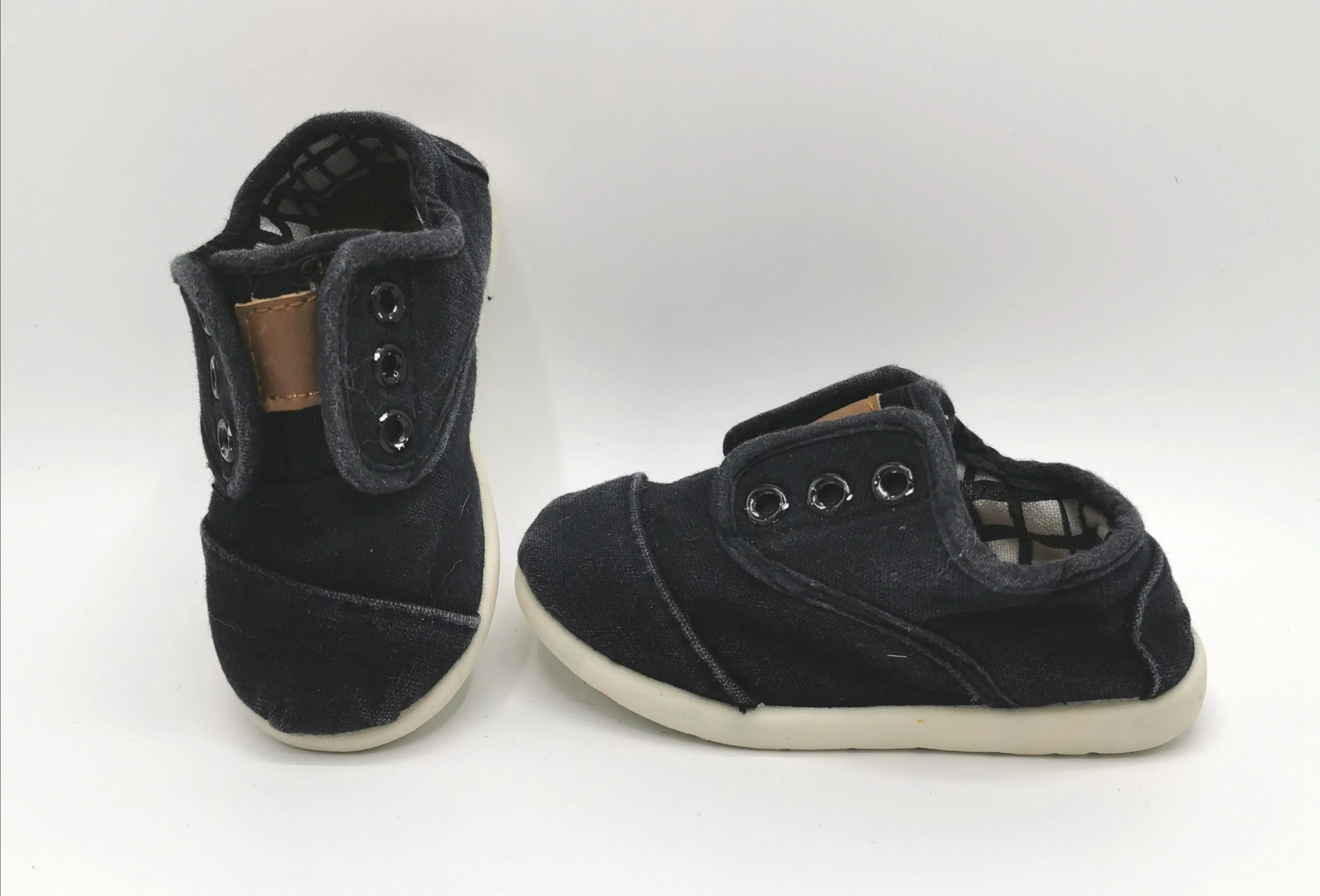 GIRL SIZE 3/4 TODDLER  - BLACK SLIP ON SHOES GUC