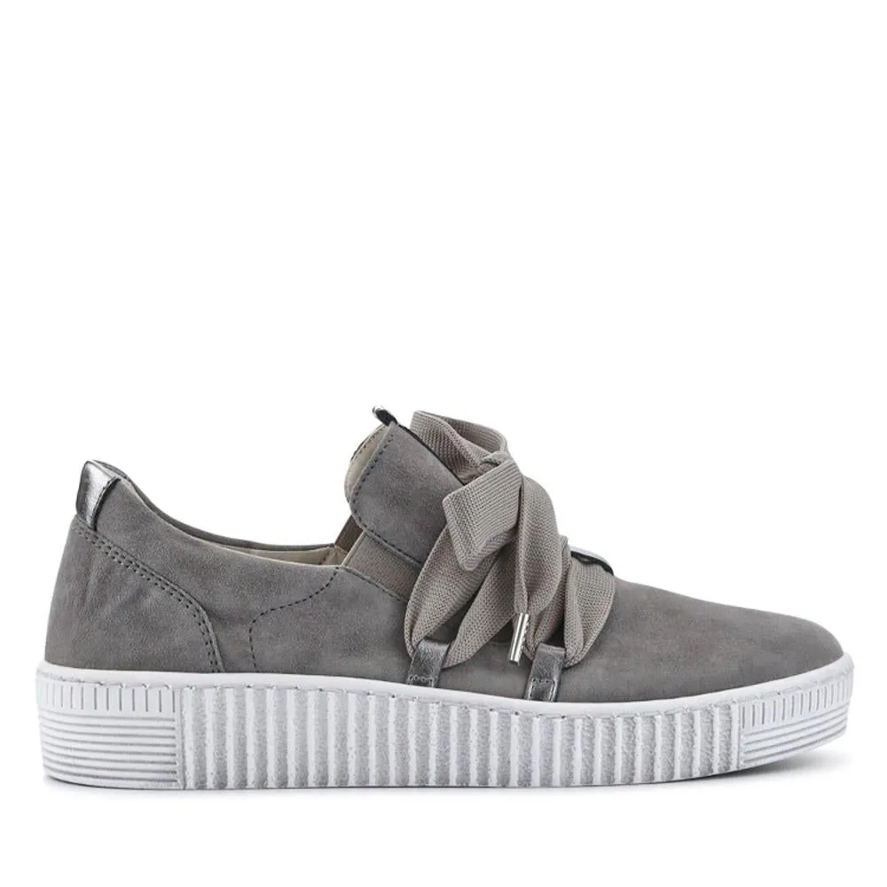 Lace-Up Low-Cut Sneakers / 319 497