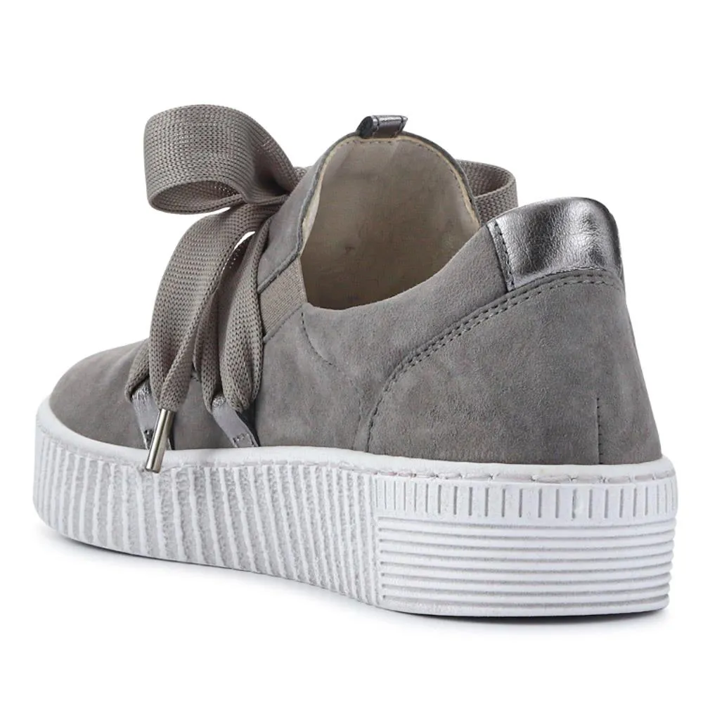 Lace-Up Low-Cut Sneakers / 319 497