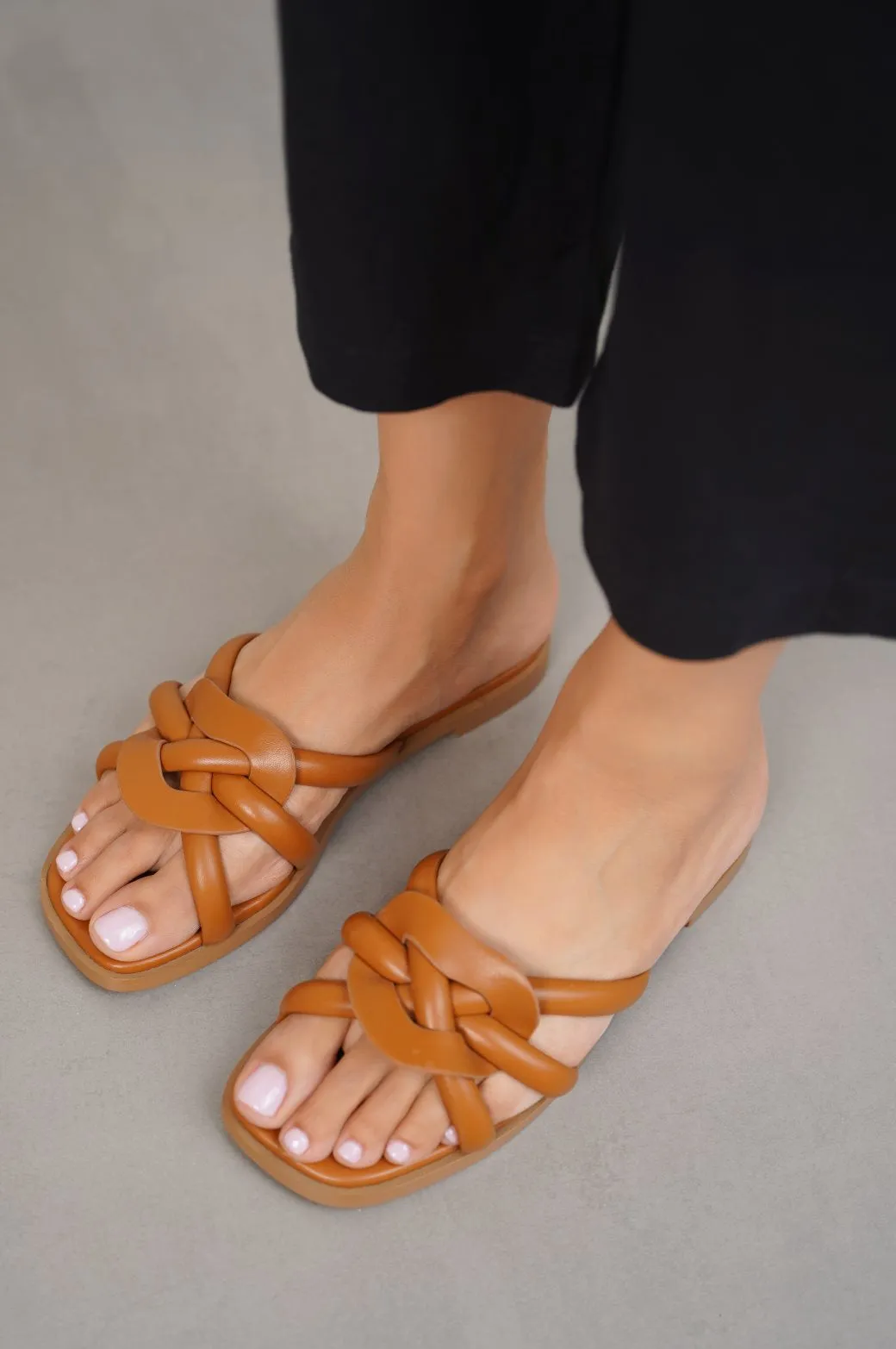 SUMMER WEAVE SLIDES